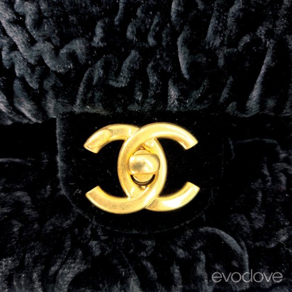 SOLD Classic Flap 2021 Cruse Collection Black & Gold Velvet Bag - Picture 4 of 16